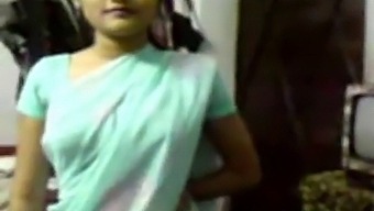 Sexy Indian Girl In Saree Seduction (Story)