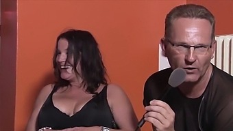 Mogna Tyska Swingers Hänger Sig Åt Ömsesidig Njutning