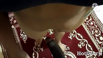 Indian Mature Woman And Young Man Engage In Sexual Activities
