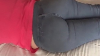 Spy的紧穴里充满了牛奶精液