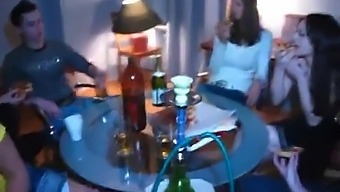 俄罗斯业余爱好者被接起来享受热辣的性爱