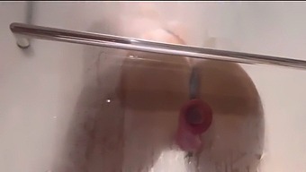 Trải Nghiệm Niềm Vui Tột Cùng Với Sextoy Tắm Của Max Ryan