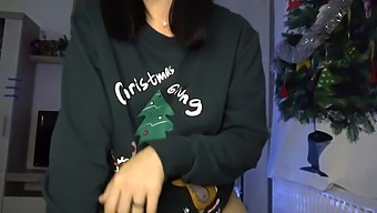 Het Kerstcadeau Van Stiefzus Anna Leidt Tot Hete Orale Seks En Een Creampie