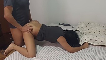 همسر من به سر کار می رود، همسایه برای برخورد جنسی بازدید می کند