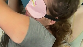Tỉnh Dậy Và Cho Tôi Một Màn Blowjob, Chị Họ: Trải Nghiệm Pov