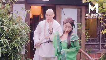 Reality-Babe Stjerner I Hardcore-Video Inspirert Av Legenden Om White Snake