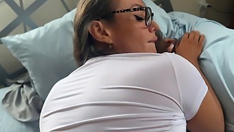 熟女mandy Waters在高清视频中与继子沉迷于禁忌的欲望