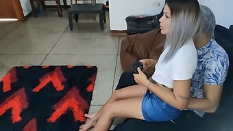 Hampir Tertangkap Selama Pertemuan Nakal Dengan Pantat Menggoda Menantu Perempuan Saya