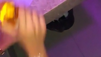 马龙·科斯塔和他的女友在俱乐部里热情做爱