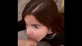 Boliva'S Beeldschone Vriendin Geeft Een Deepthroat Pijpbeurt En Krijgt Sperma In Haar Mond