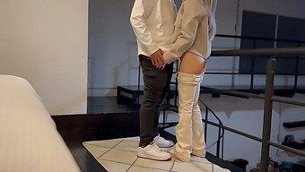 业余情侣与邻居的妻子进行热辣的足交